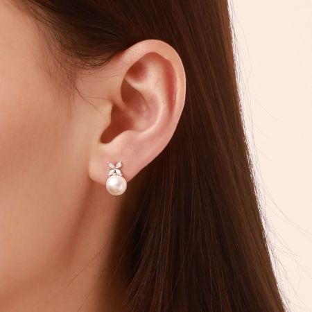 Butterfly Round Pearl Stud Earrings