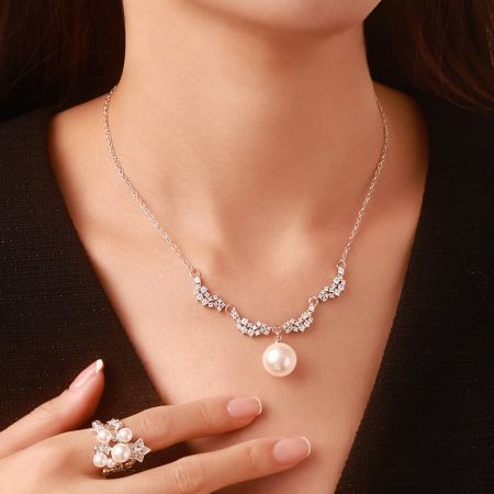 Round Pearl Pendant Necklace