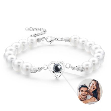 Heart Projection Pearl Bracelet