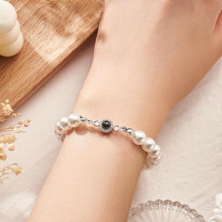 Projection Pearl Bracelet