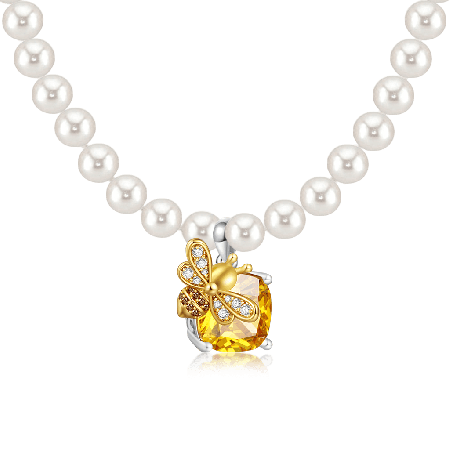 Bee Pendant Pearl Necklace