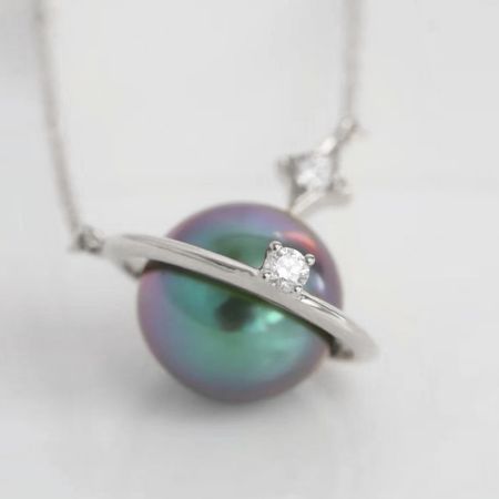 Planet Pearl Pendant Necklace