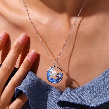 Waves Pearl Pendant Necklace