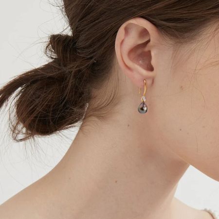 Black Pearl Drop Earrings