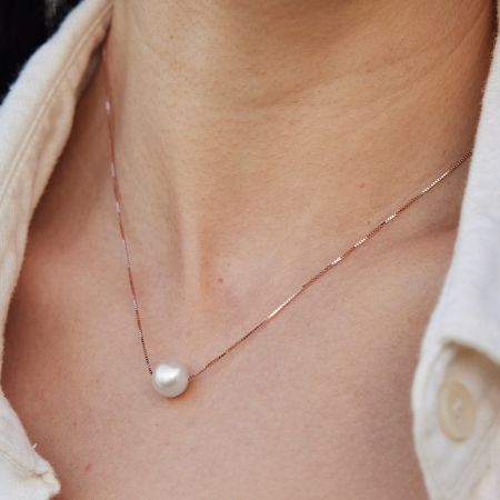 3A Quality Pearl Pendant Necklace