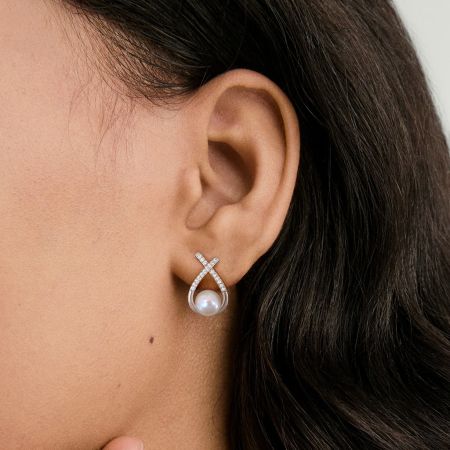 Round Pearl Stud Earrings