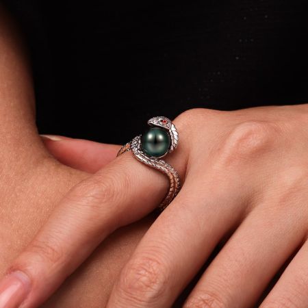 Snake Surround Pearl Ring