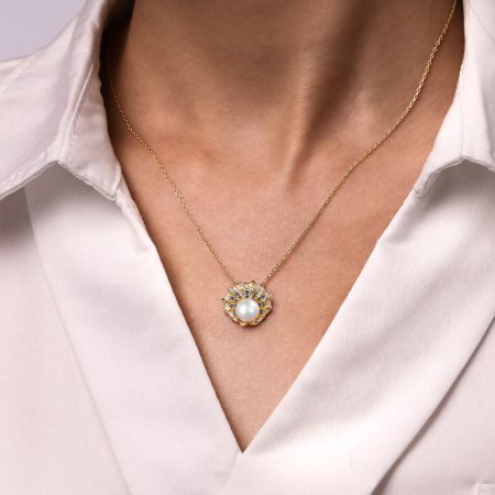 Shell Pendant Necklace