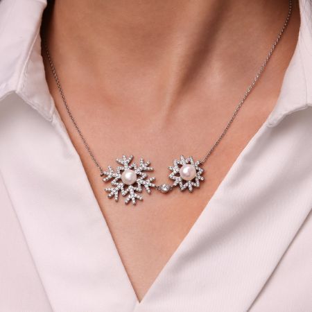 Snowflake Pendant Necklace